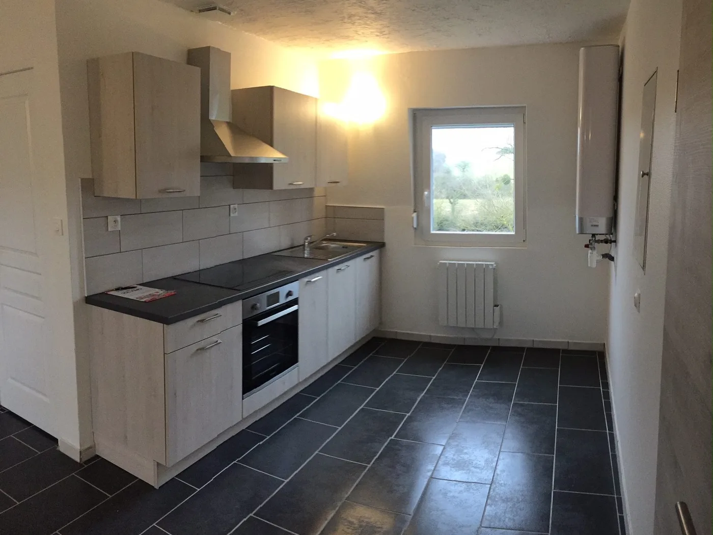 Cuisine après rénovation, immeuble locatif à Farschviller (57)