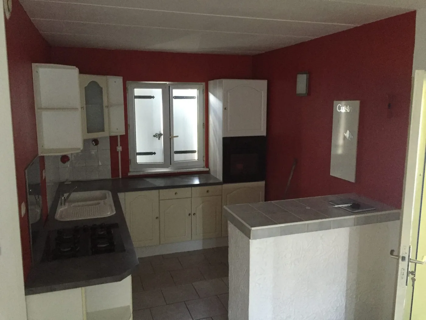 Cuisine avant rénovation, immeuble locatif à Farschviller (57)