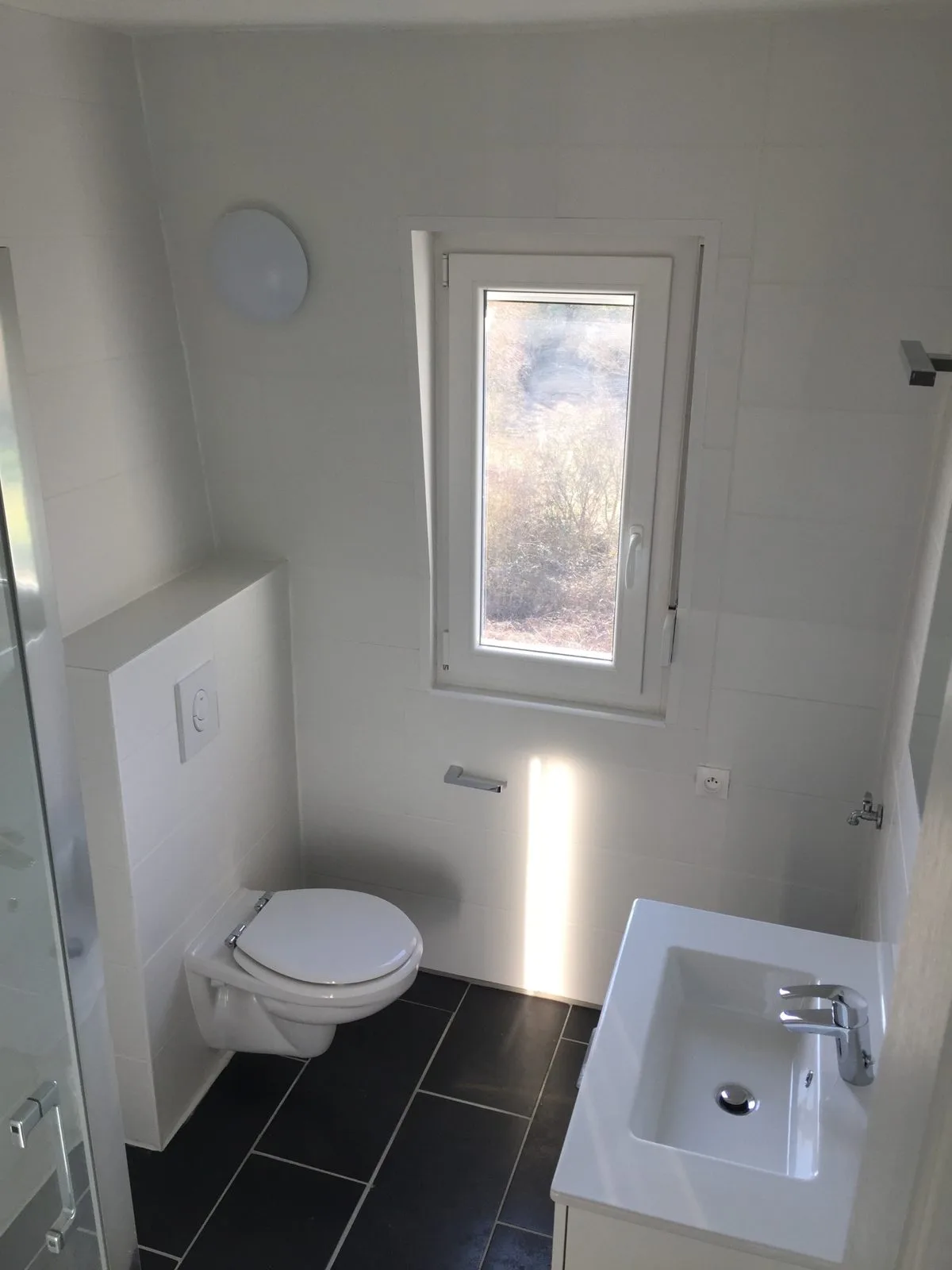 Salle de bain après rénovation, immeuble locatif à Farschviller (57)